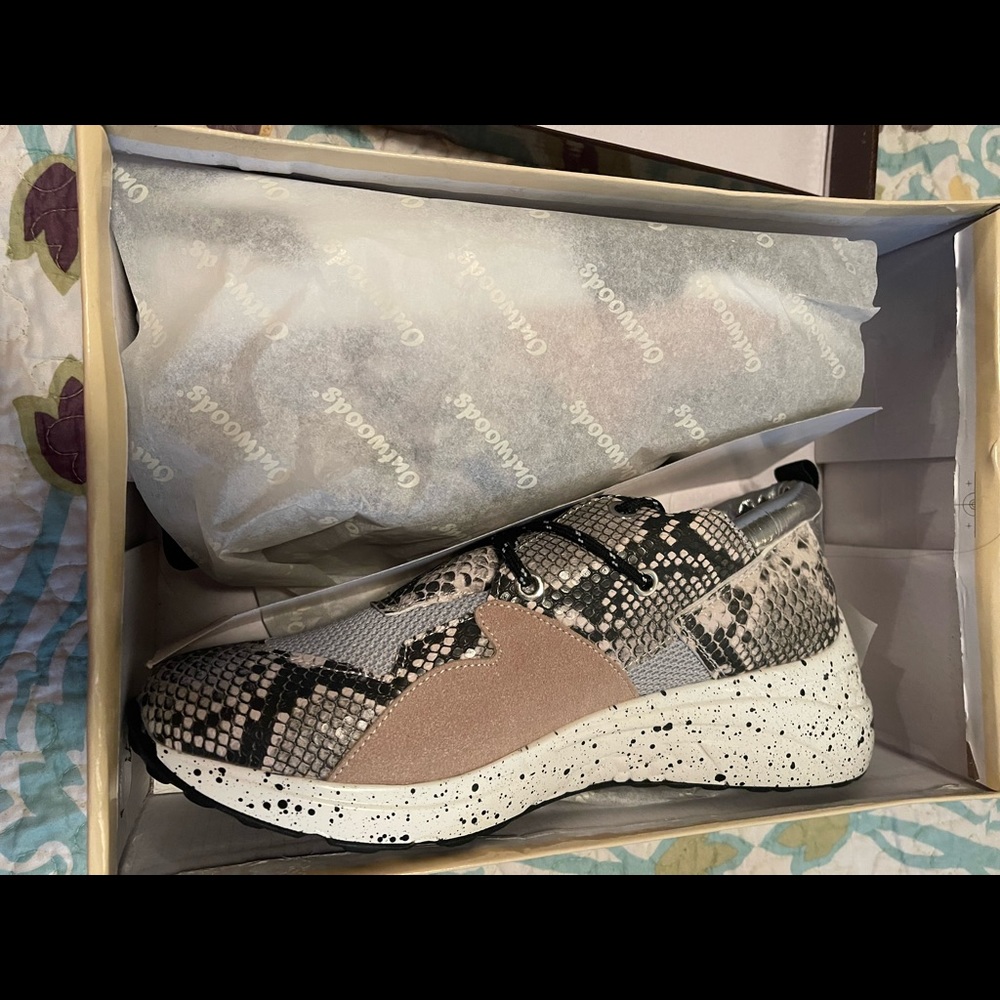 Outwoods tennis shoes